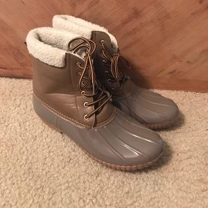 Duck boots